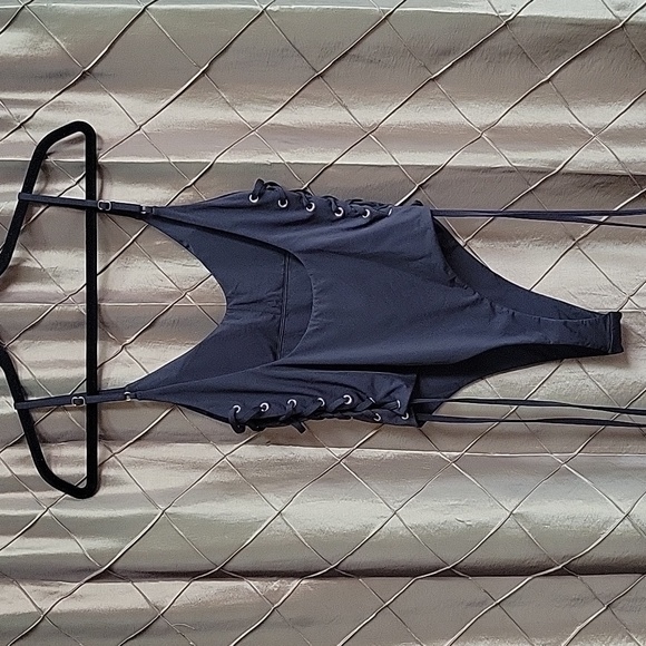 NWT- Berry Beachy ‘Adele’ Lace Up Side Thong One Piece - Picture 6 of 8